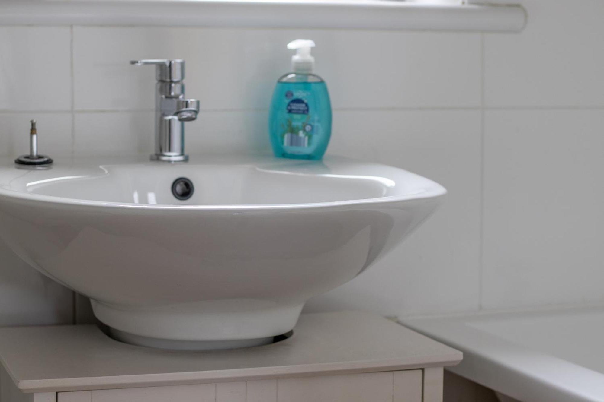 1 Bed Apartment Central Hamilton Free Wifi With Great Transport Links To Glasgow Luaran gambar